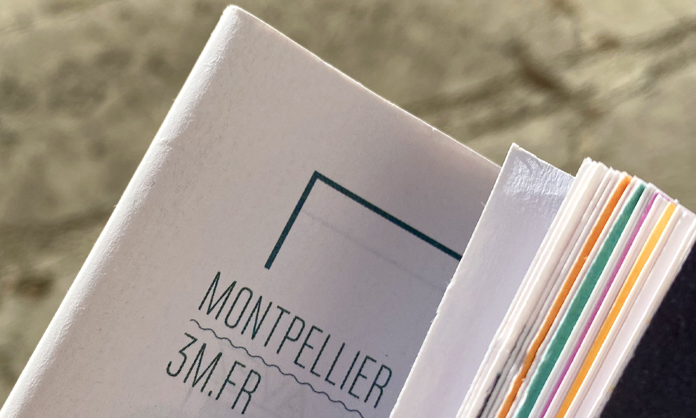 Gros plan des pages du magazine mensuel de la Métropole de Montpellier